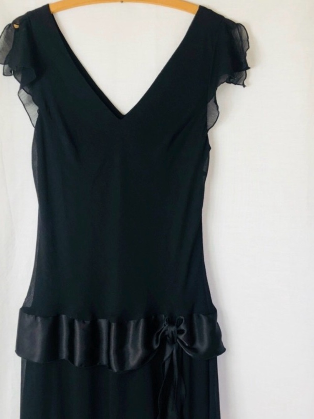 Lovely jonathan martin Black Midi Dress with Sheer Flutter Sleeves. Size 12